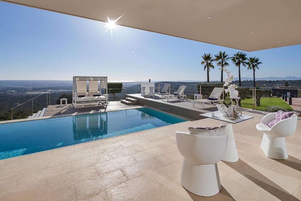 Villa Eden Roc *
